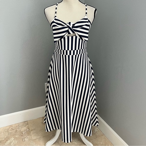Boohoo Black and White Asymmetrical Tie Front Sundress - Picture 2 of 14